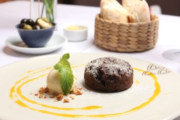 CHOCOLATE FONDANT…….$6,50
Warm moist chocolate cale with vanilla ice cream and passion fruit coulis
巧克力软糖 香草冰激凌 百香果酱
Fondant au chocolat, glace vanille, coulis passion