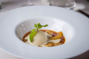 CRÊPES SUZETTE: CRÊPES FLAMBÉE WITH GRAND MARNIER……$6,50
Served with orange sauce and vanilla ice cream
苏珊特可丽饼与格兰马尼埃酒 橙汁 香草冰激凌一起火烤
Crêpes Suzette flambée au grand Marnier, sauce à l’orange, glace vanille